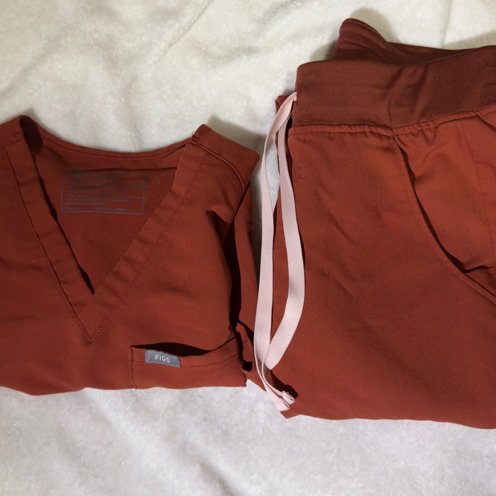 Figs Auburn Scrub Set